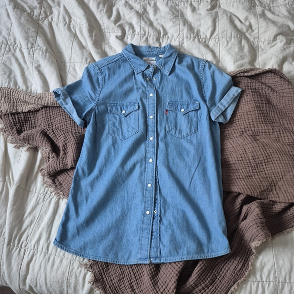Levi's Light Blue Denim Short Sleeve Button-Down Shirt - Picture 2 of 3